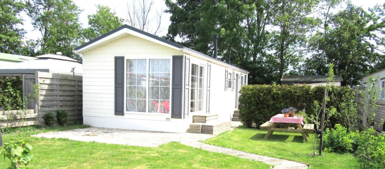 Chalet 556 op Recreatiepark De Wielen Sint Maarten Buitenkant foto