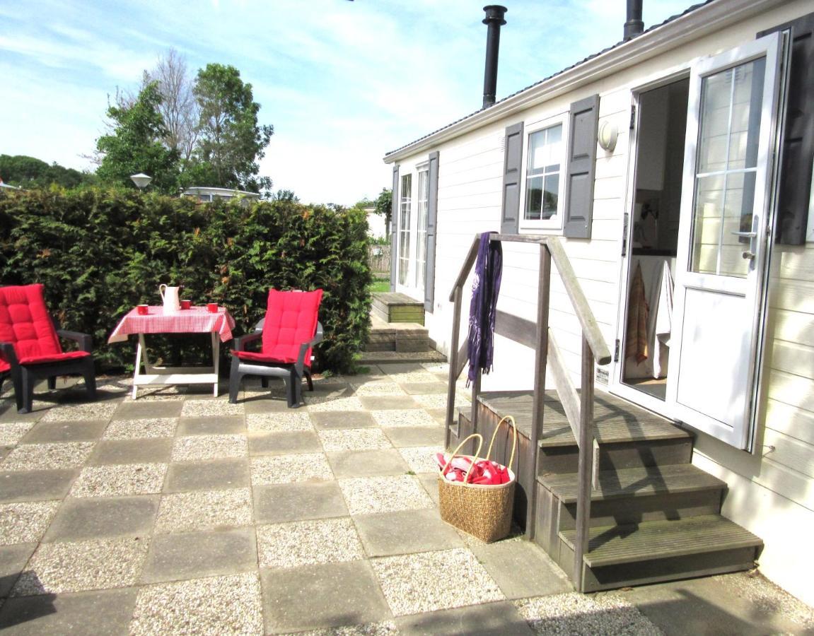 Chalet 556 op Recreatiepark De Wielen Sint Maarten Buitenkant foto
