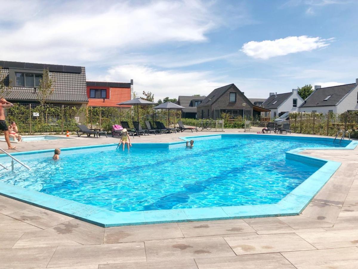 Chalet 556 op Recreatiepark De Wielen Sint Maarten Buitenkant foto
