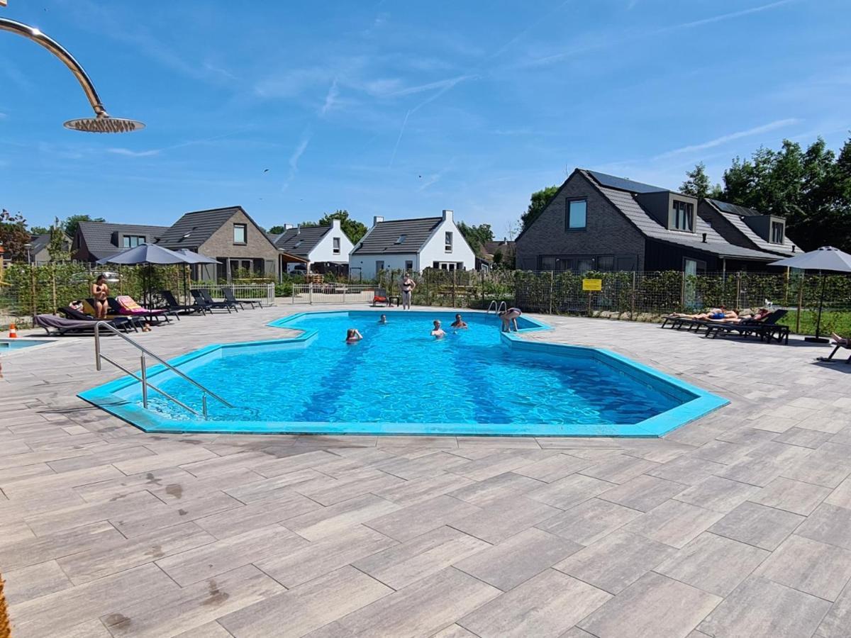 Chalet 556 op Recreatiepark De Wielen Sint Maarten Buitenkant foto